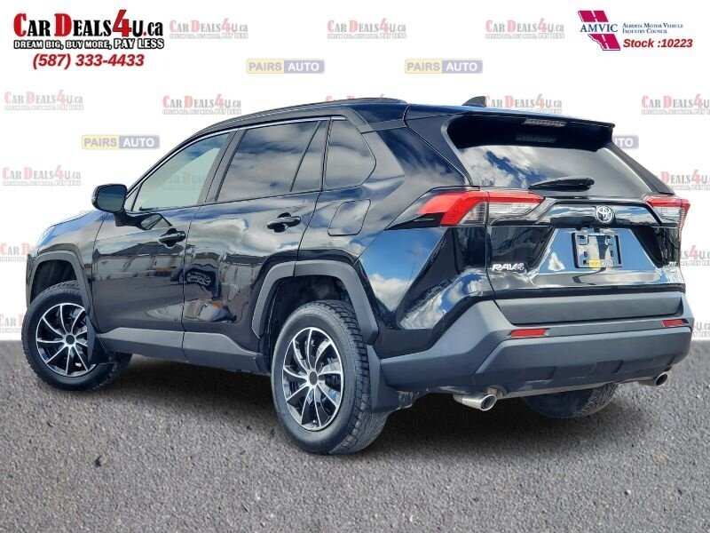 2025 Toyota RAV4 XLE - Photo 3 - Calgary, AB T2B 2Y9