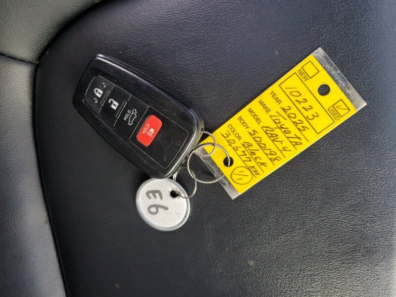 2025 Toyota RAV4 XLE - Photo 7 - Calgary, AB T2B 2Y9