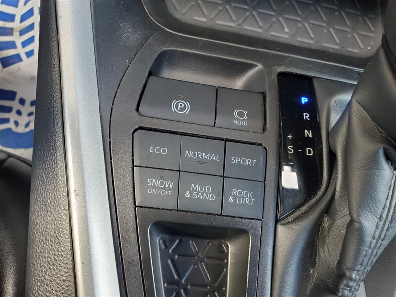 2025 Toyota RAV4 XLE - Photo 26 - Calgary, AB T2B 2Y9