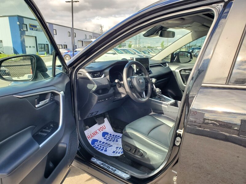 2025 Toyota RAV4 XLE - Photo 8 - Calgary, AB T2B 2Y9