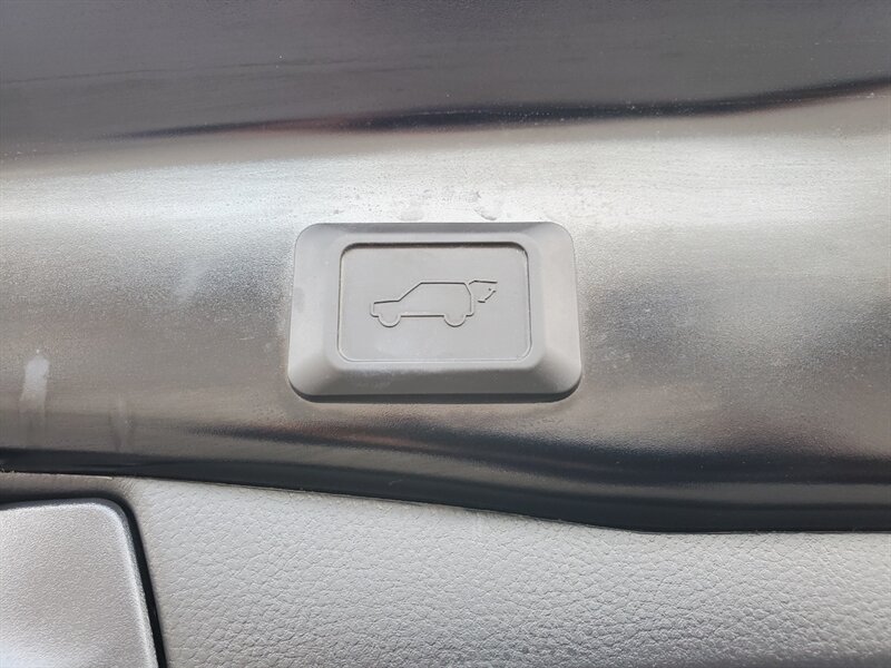 2025 Toyota RAV4 XLE - Photo 38 - Calgary, AB T2B 2Y9