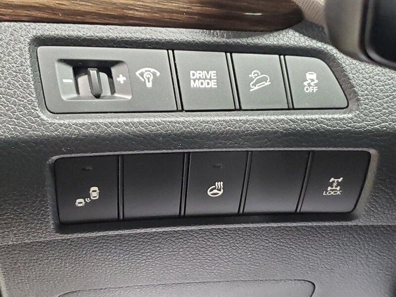 2017 Hyundai SANTA FE Sport 2.0T - Photo 14 - Calgary, AB T2B 2Y9