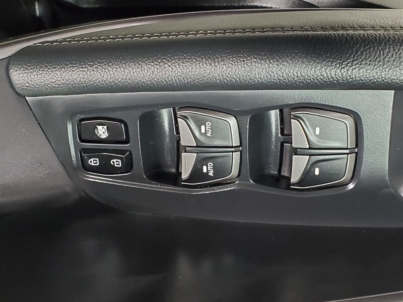2017 Hyundai SANTA FE Sport 2.0T - Photo 9 - Calgary, AB T2B 2Y9