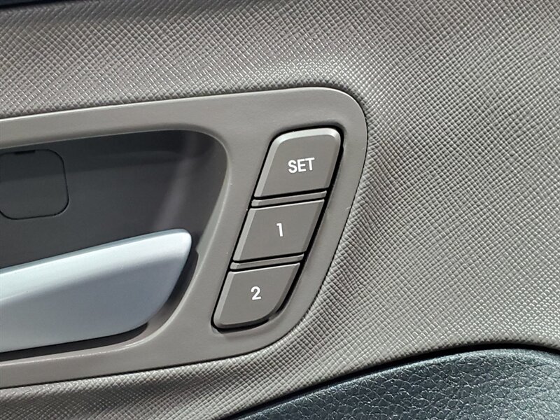 2017 Hyundai SANTA FE Sport 2.0T - Photo 11 - Calgary, AB T2B 2Y9