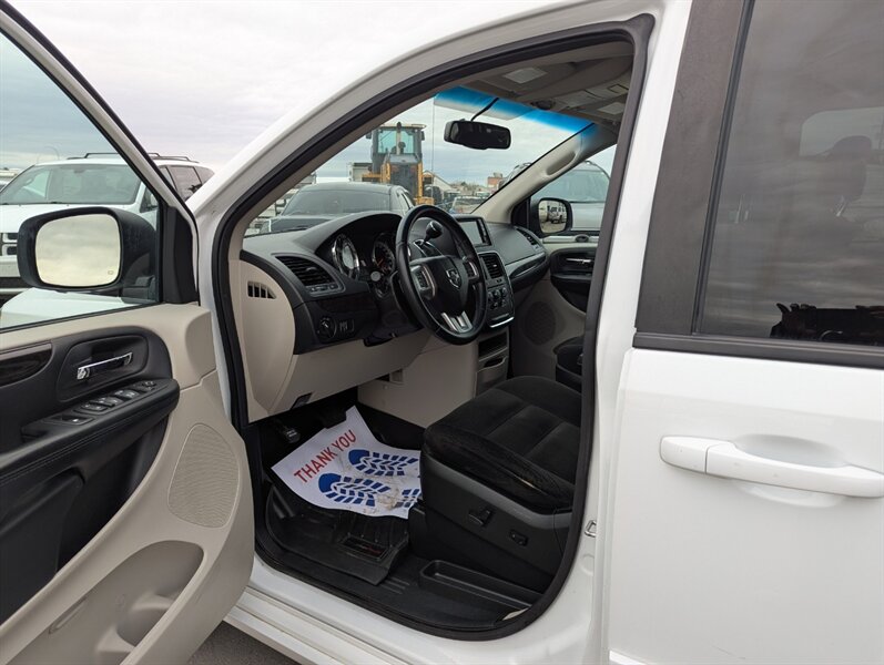 2017 Dodge Grand Caravan SE - Photo 8 - Calgary, AB T2B 2Y9