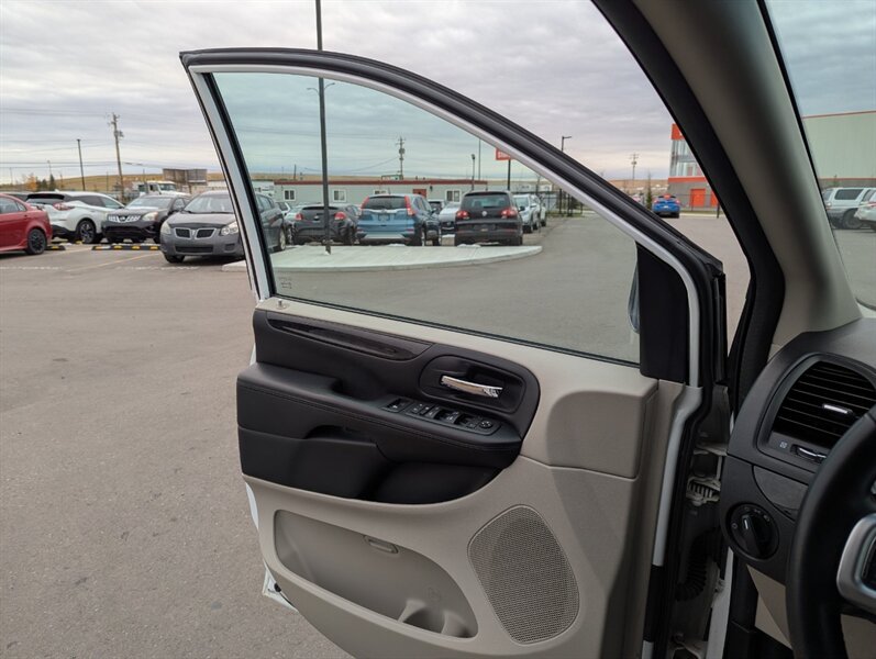 2017 Dodge Grand Caravan SE - Photo 15 - Calgary, AB T2B 2Y9