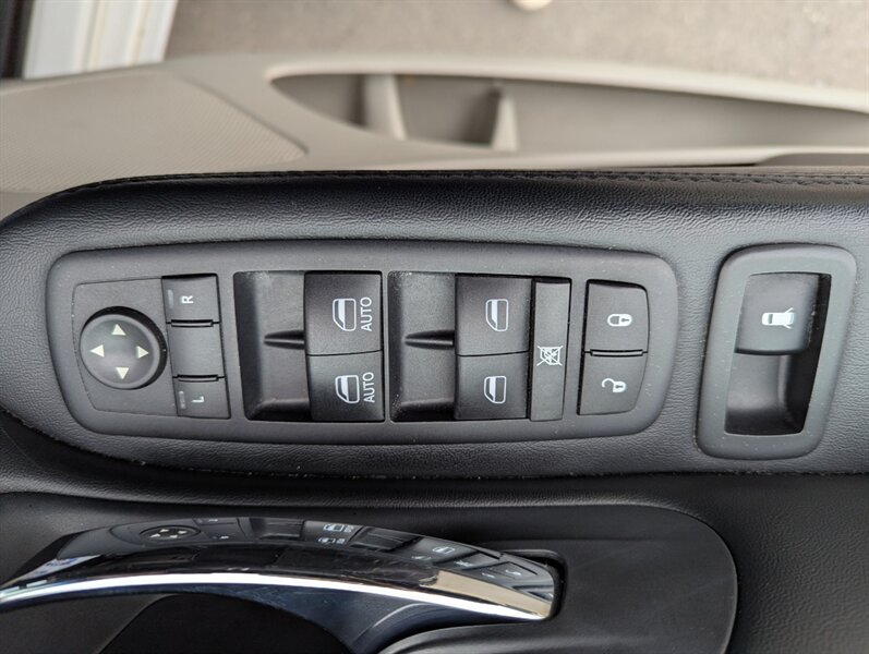 2017 Dodge Grand Caravan SE - Photo 10 - Calgary, AB T2B 2Y9
