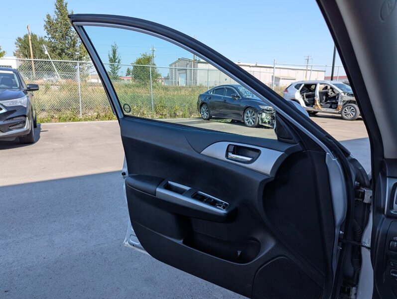 2011 Subaru Impreza 2.5i Premium - Photo 14 - Calgary, AB T2B 2Y9