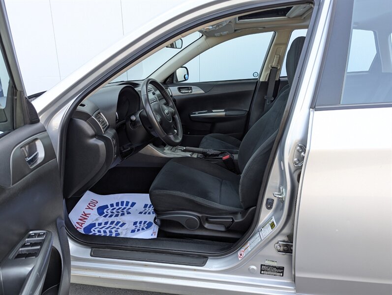 2011 Subaru Impreza 2.5i Premium - Photo 9 - Calgary, AB T2B 2Y9
