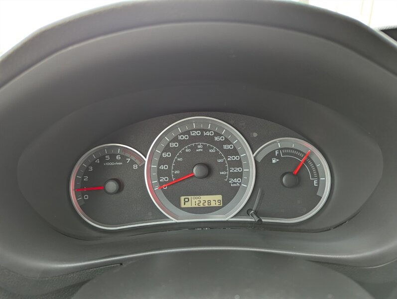 2011 Subaru Impreza 2.5i Premium - Photo 15 - Calgary, AB T2B 2Y9
