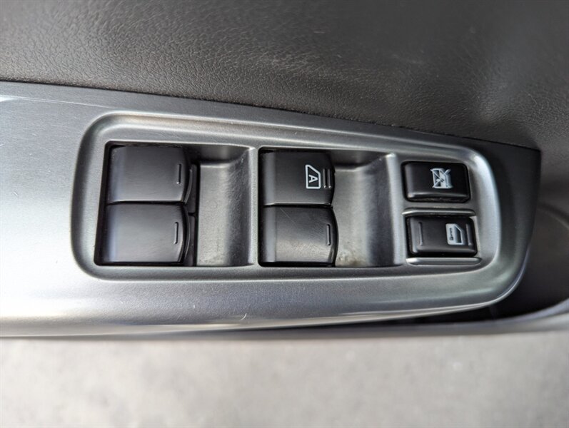 2011 Subaru Impreza 2.5i Premium - Photo 10 - Calgary, AB T2B 2Y9