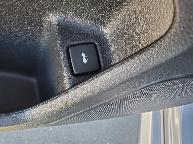 2017 Honda Civic LX - Photo 11 - Calgary, AB T2B 2Y9