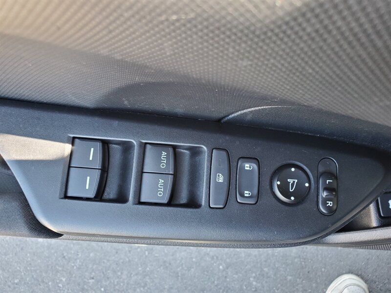 2017 Honda Civic LX - Photo 10 - Calgary, AB T2B 2Y9