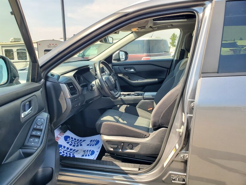2025 Nissan Rogue SV - Photo 8 - Calgary, AB T2B 2Y9