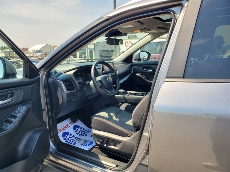 2025 Nissan Rogue SV - Photo 7 - Calgary, AB T2B 2Y9