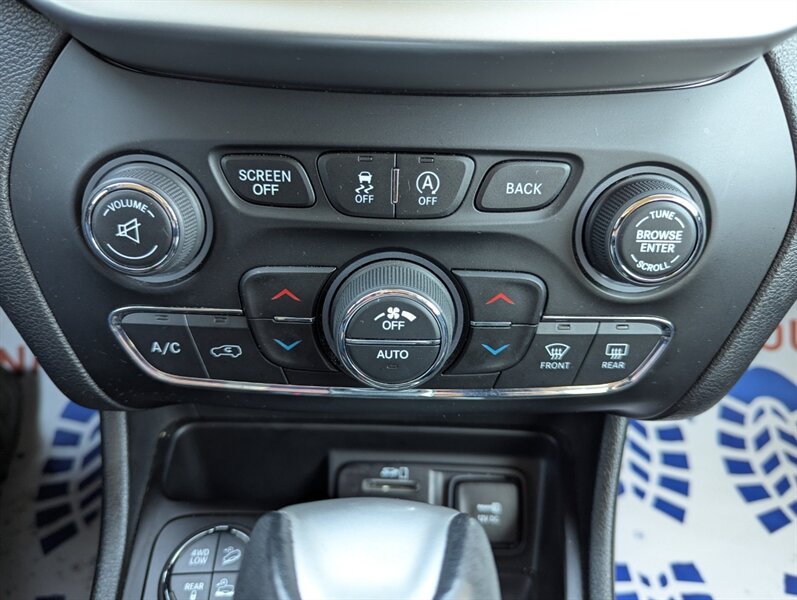 2015 Jeep Cherokee Trailhawk   - Photo 26 - Calgary, AB T2B 2Y9
