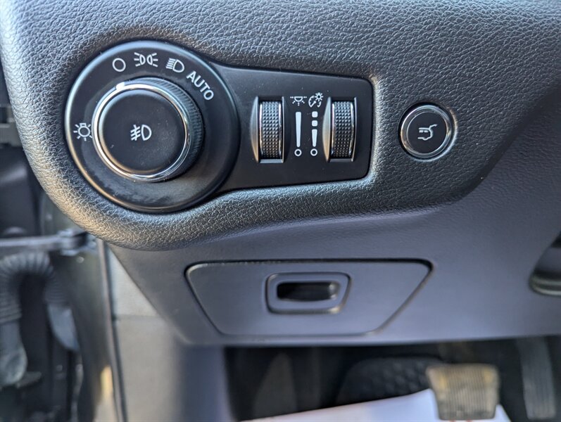 2015 Jeep Cherokee Trailhawk   - Photo 12 - Calgary, AB T2B 2Y9