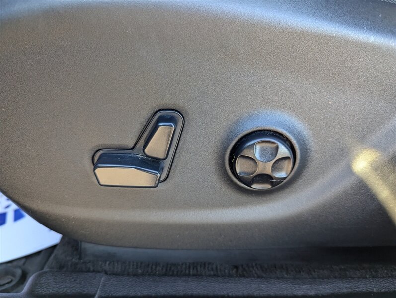 2015 Jeep Cherokee Trailhawk   - Photo 11 - Calgary, AB T2B 2Y9