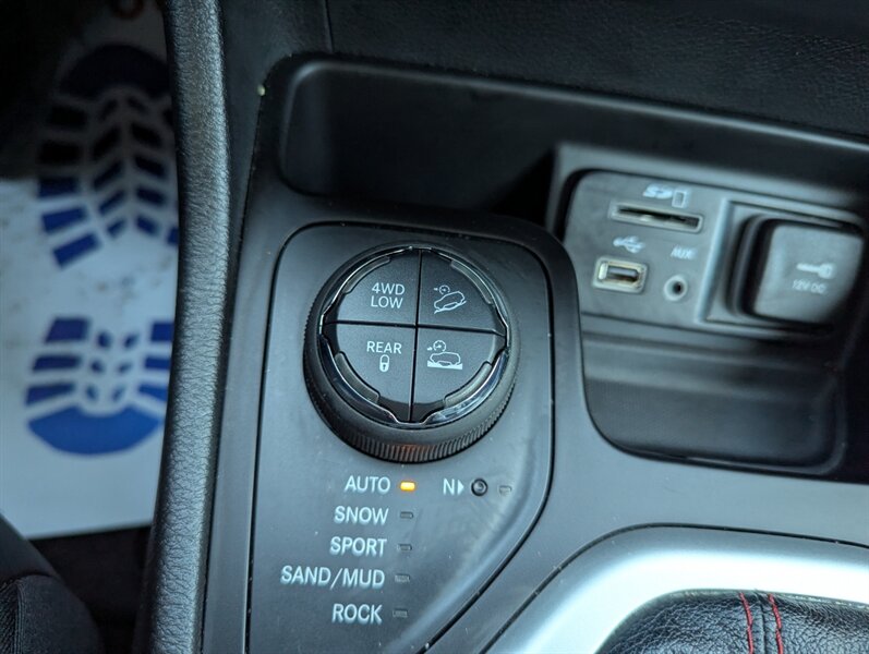 2015 Jeep Cherokee Trailhawk   - Photo 27 - Calgary, AB T2B 2Y9