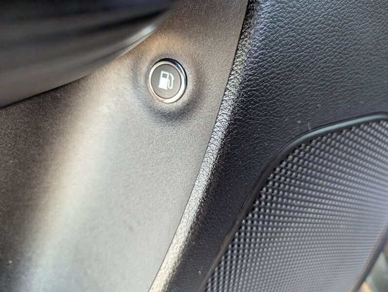 2015 Jeep Cherokee Trailhawk   - Photo 10 - Calgary, AB T2B 2Y9