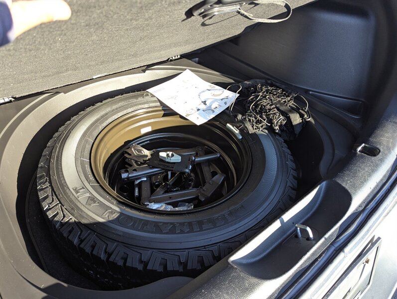 2015 Jeep Cherokee Trailhawk   - Photo 40 - Calgary, AB T2B 2Y9