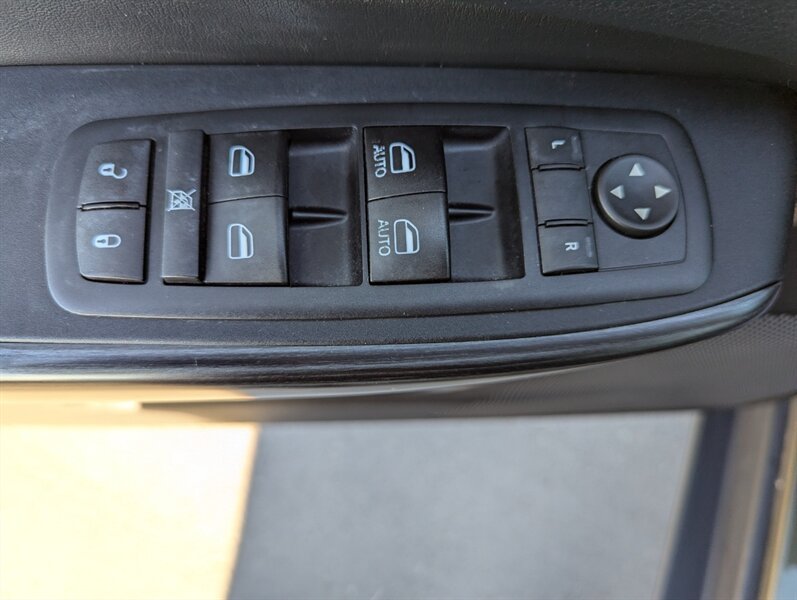 2015 Jeep Cherokee Trailhawk   - Photo 9 - Calgary, AB T2B 2Y9