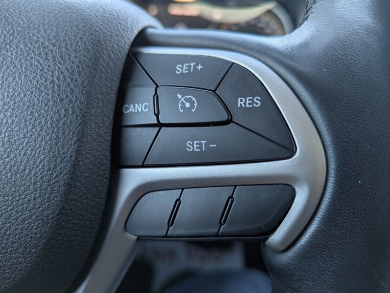 2015 Jeep Cherokee Trailhawk   - Photo 18 - Calgary, AB T2B 2Y9