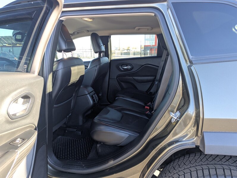 2015 Jeep Cherokee Trailhawk   - Photo 34 - Calgary, AB T2B 2Y9