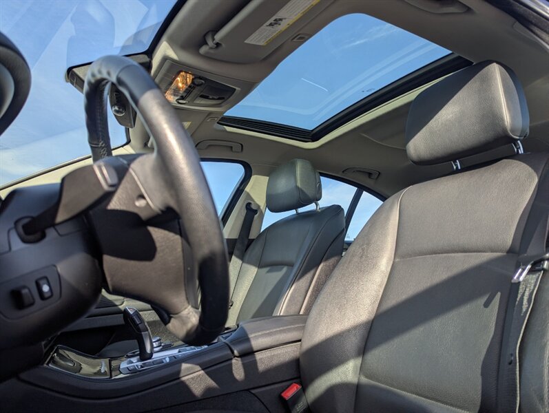2013 BMW 528i xDrive - Photo 14 - Calgary, AB T2B 2Y9