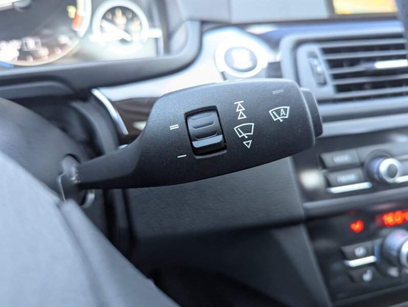 2013 BMW 528i xDrive - Photo 21 - Calgary, AB T2B 2Y9