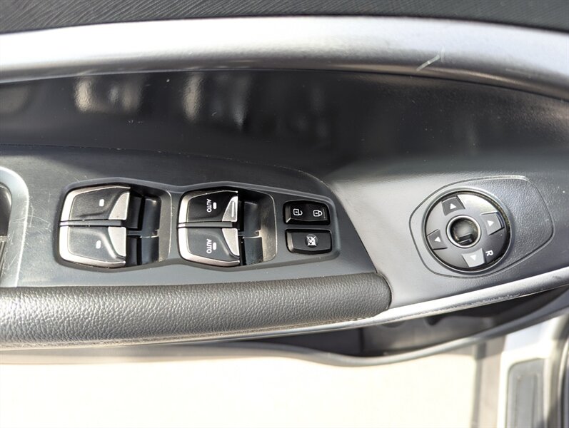 2018 Hyundai SANTA FE Sport 2.4L - Photo 9 - Calgary, AB T2B 2Y9