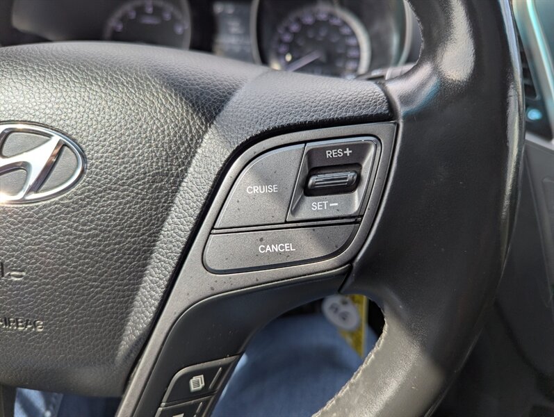 2018 Hyundai SANTA FE Sport 2.4L - Photo 17 - Calgary, AB T2B 2Y9