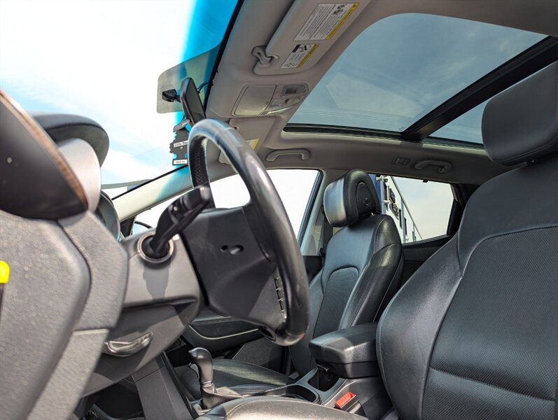 2018 Hyundai SANTA FE Sport 2.4L - Photo 13 - Calgary, AB T2B 2Y9