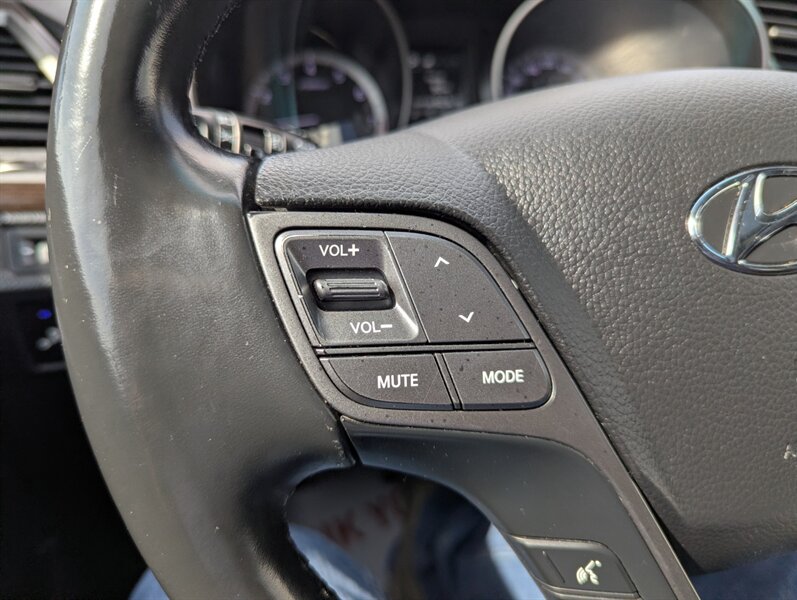 2018 Hyundai SANTA FE Sport 2.4L - Photo 16 - Calgary, AB T2B 2Y9