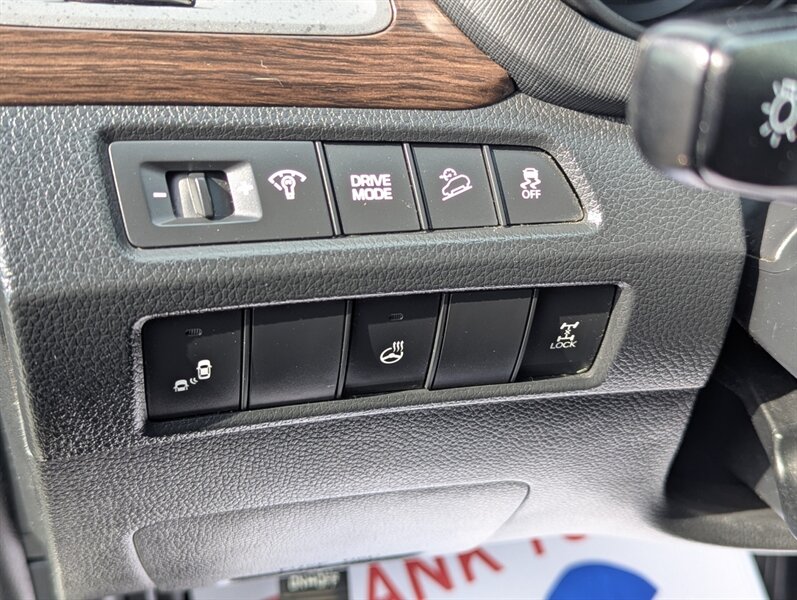 2018 Hyundai SANTA FE Sport 2.4L - Photo 11 - Calgary, AB T2B 2Y9