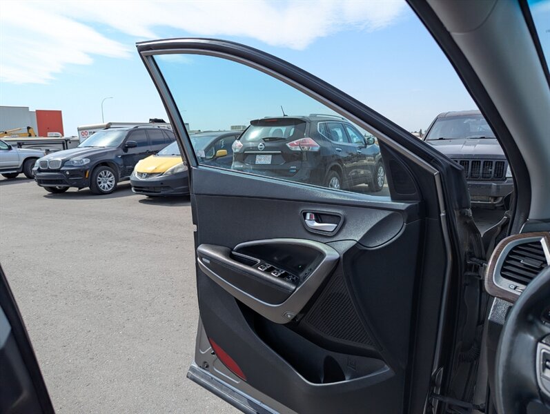 2018 Hyundai SANTA FE Sport 2.4L - Photo 14 - Calgary, AB T2B 2Y9
