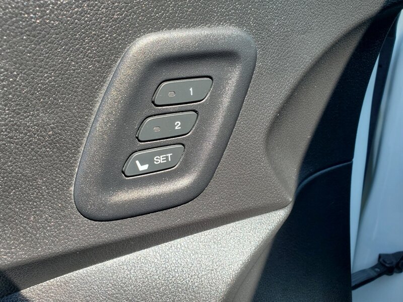 2016 Honda CR-V Touring - Photo 10 - Calgary, AB T2B 2Y9