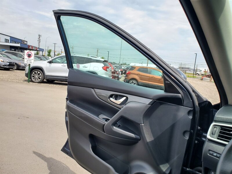 2016 Nissan Rogue SL - Photo 16 - Calgary, AB T2B 2Y9