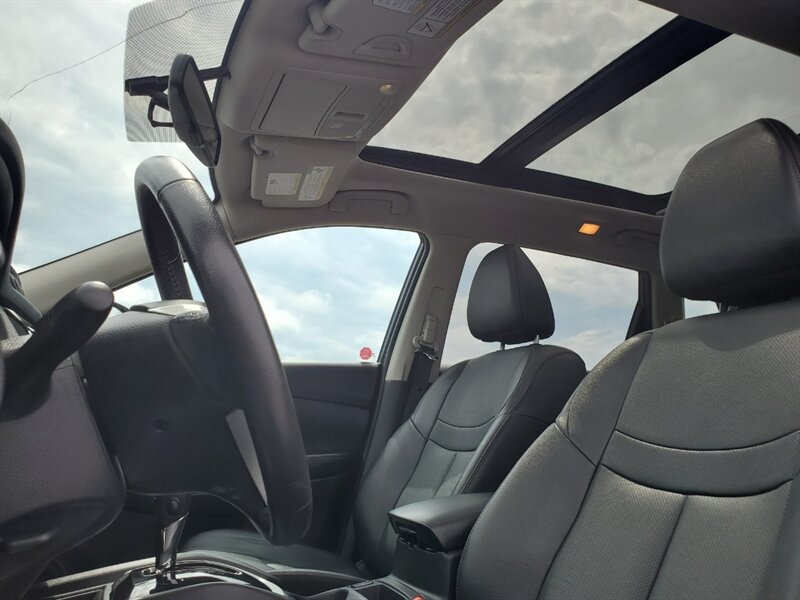 2016 Nissan Rogue SL - Photo 15 - Calgary, AB T2B 2Y9
