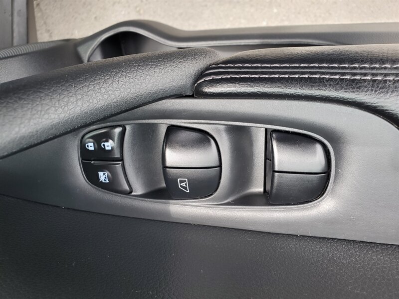 2016 Nissan Rogue SL - Photo 10 - Calgary, AB T2B 2Y9