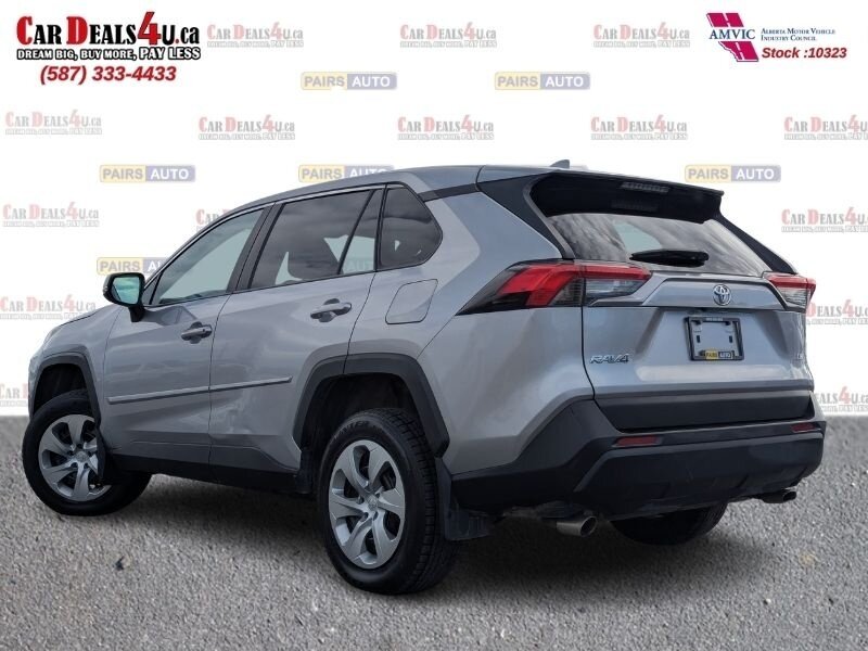 2022 Toyota RAV4 LE - Photo 4 - Calgary, AB T2B 2Y9