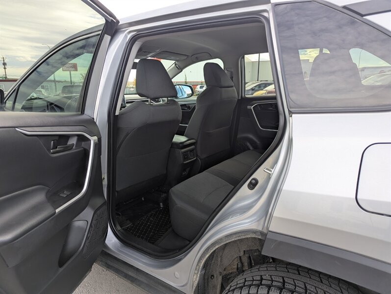 2022 Toyota RAV4 LE - Photo 28 - Calgary, AB T2B 2Y9