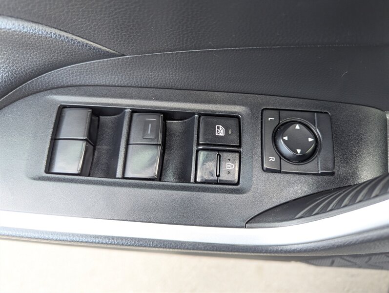 2022 Toyota RAV4 LE - Photo 10 - Calgary, AB T2B 2Y9