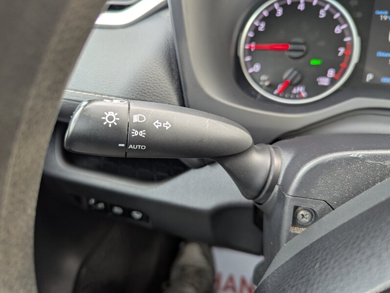 2022 Toyota RAV4 LE - Photo 18 - Calgary, AB T2B 2Y9