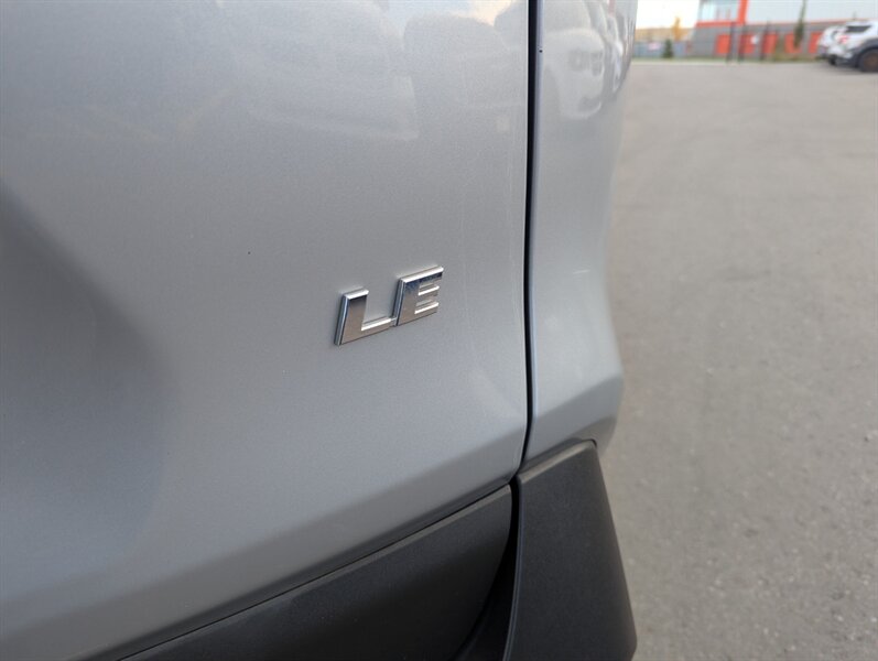 2022 Toyota RAV4 LE - Photo 38 - Calgary, AB T2B 2Y9