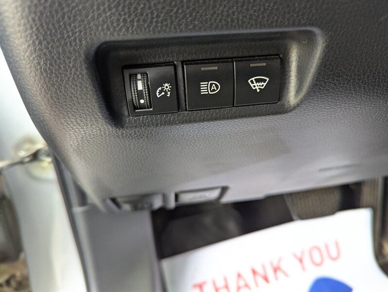 2022 Toyota RAV4 LE - Photo 11 - Calgary, AB T2B 2Y9