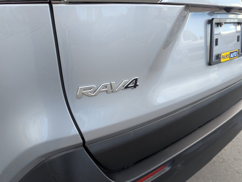 2022 Toyota RAV4 LE - Photo 36 - Calgary, AB T2B 2Y9