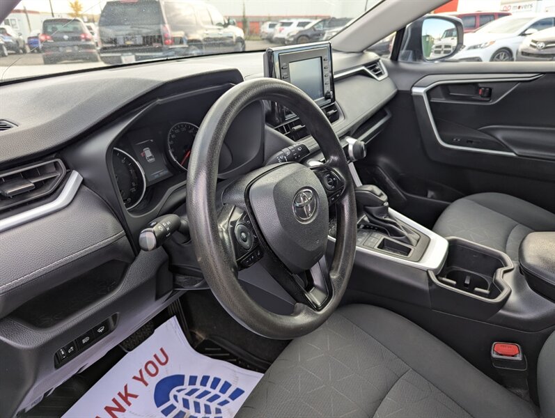 2022 Toyota RAV4 LE - Photo 12 - Calgary, AB T2B 2Y9