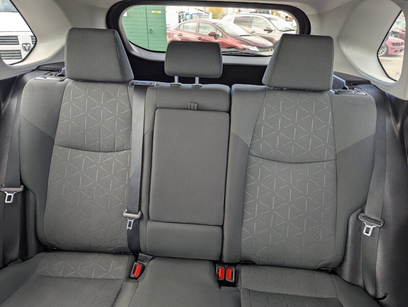 2022 Toyota RAV4 LE - Photo 27 - Calgary, AB T2B 2Y9