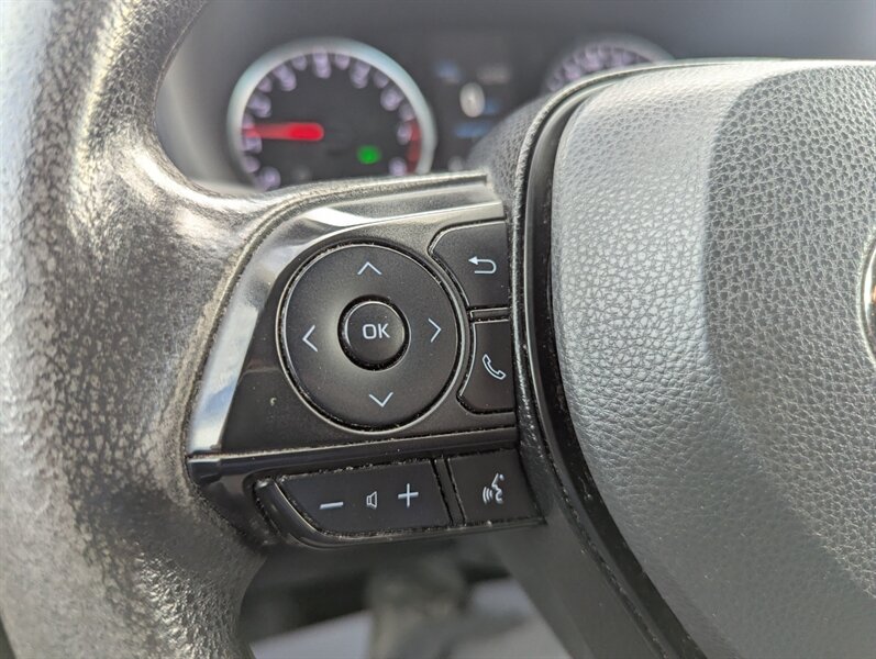 2022 Toyota RAV4 LE - Photo 16 - Calgary, AB T2B 2Y9